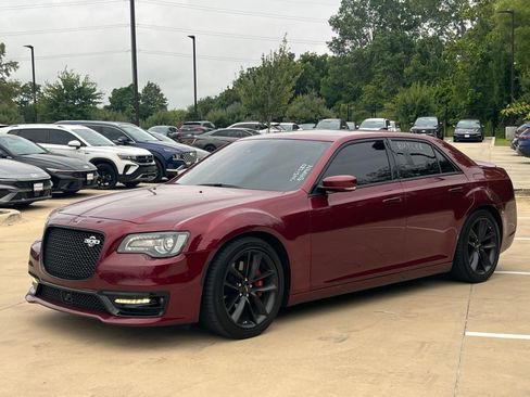 Used 2023 Chrysler 300 C RWD image 5