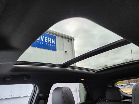 Used 2023 Chevrolet TrailBlazer RS w/ Sun and Liftgate Package image 18