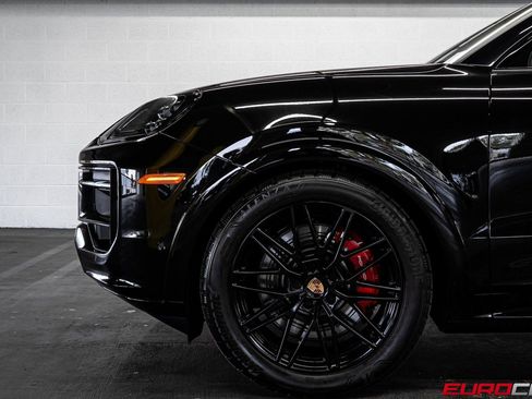 Used 2025 Porsche Cayenne GTS image 11