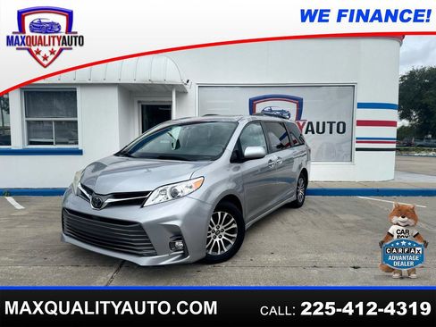Used 2018 Toyota Sienna XLE FWD image 1