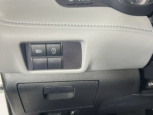 Used 2023 Toyota Highlander L FWD image 19