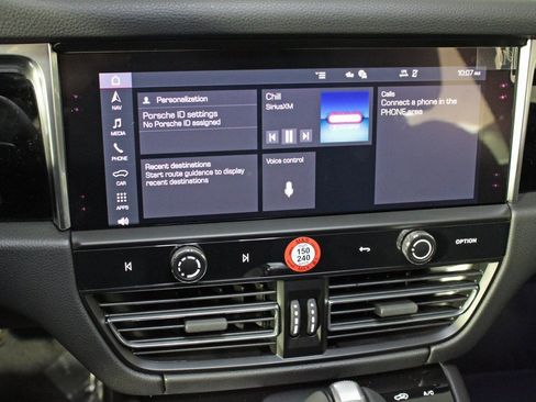 Used 2025 Porsche Macan image 26