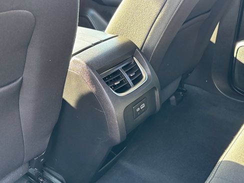 Used 2025 Chevrolet Blazer LT FWD image 17