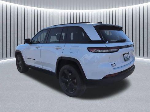 Used 2024 Jeep Grand Cherokee Limited w/ Black Appearance Package image 11