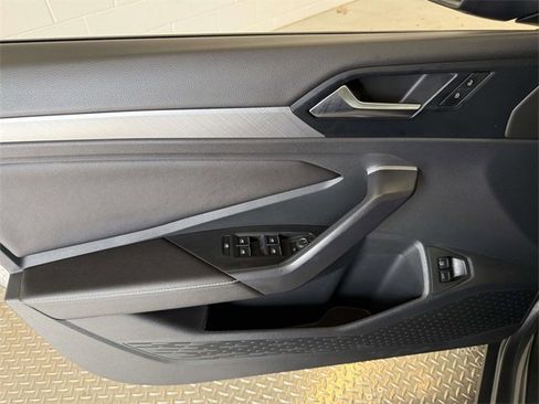 Used 2024 Volkswagen Jetta SE image 19