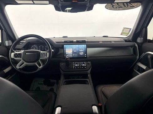 Used 2023 Land Rover Defender 130 SE image 16