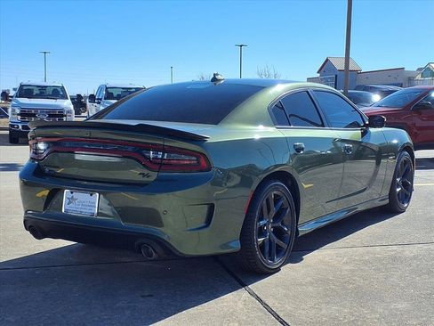 Used 2022 Dodge Charger R/T w/ Blacktop Package image 2