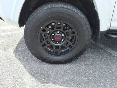 Used 2018 Toyota 4Runner TRD Pro AWD/4WD image 9
