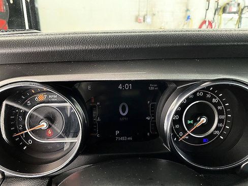 Used 2022 Jeep Wrangler Unlimited Sahara AWD/4WD image 16