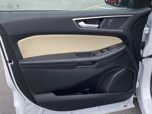 Used 2022 Ford Edge SEL image 11