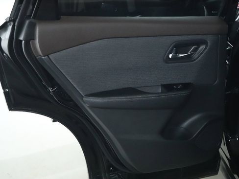 Used 2023 Nissan Rogue SV image 13