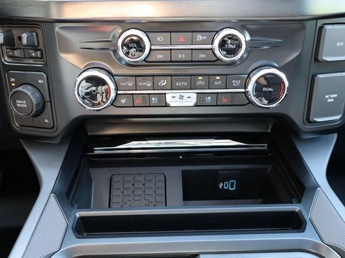 New 2026 Ford F250 Lariat w/ Black Appearance Package AWD/4WD image 10