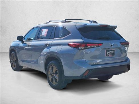 Used 2023 Toyota Highlander Bronze Edition image 7