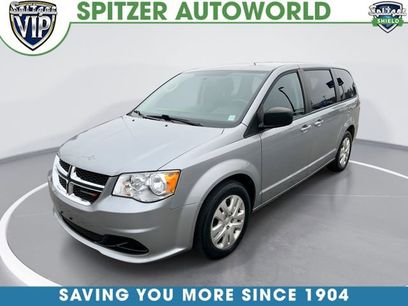 Used 2018 Dodge Grand Caravan SE w/ UConnect Hands-Free Group