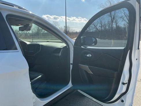 Used 2018 Jeep Cherokee Limited image 15