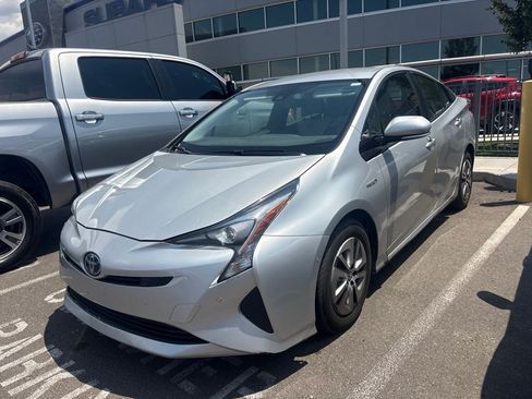 Used 2018 Toyota Prius Two w/ Prius Two Safety Plus Package FWD image 1