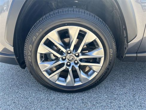 Used 2023 Toyota RAV4 XLE Premium image 31