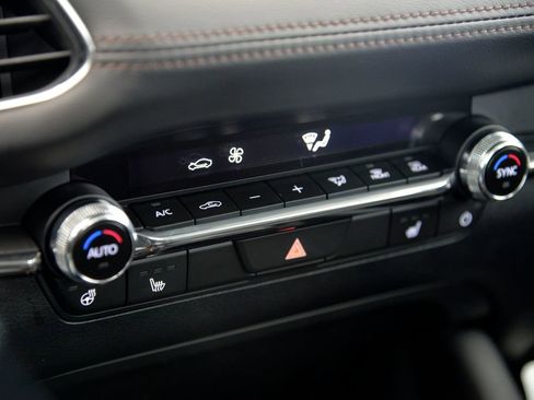 Certified 2025 MAZDA MAZDA3 2.5 Turbo Sedan w/Premium Plus image 24