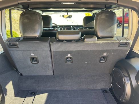 Used 2022 Jeep Wrangler Unlimited Sahara w/ Cold Weather Group image 15