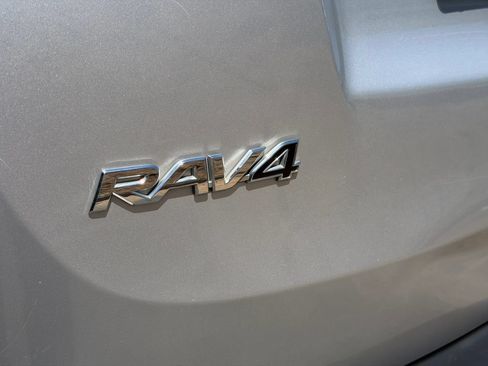 Used 2014 Toyota RAV4 LE AWD/4WD image 12