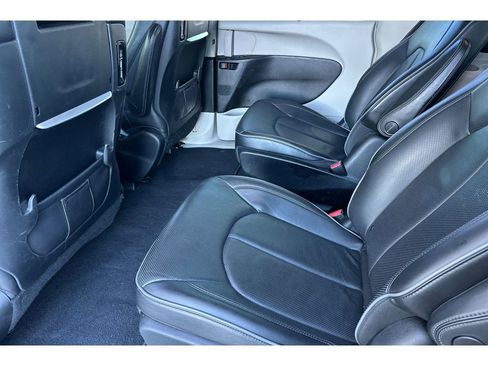 Used 2018 Chrysler Pacifica Limited w/ Advanced Safetytec Group image 13