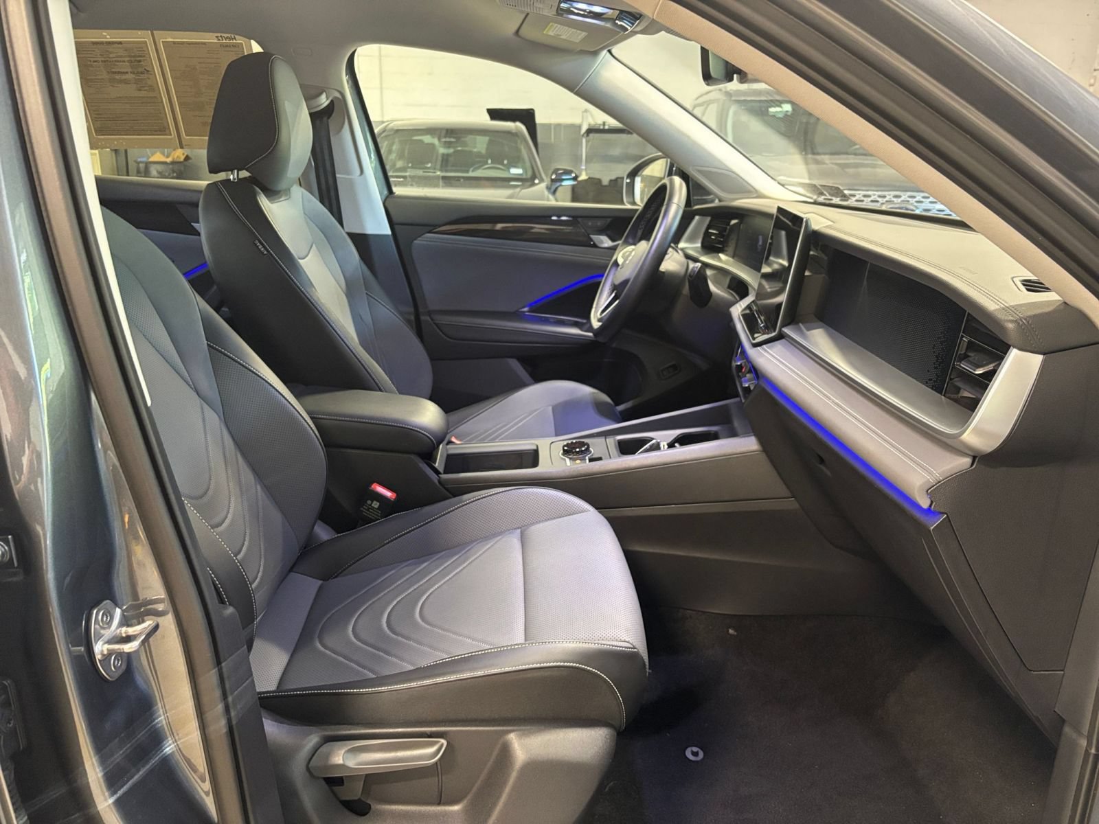 Used 2026 Volkswagen Tiguan SE AWD/4WD image 27