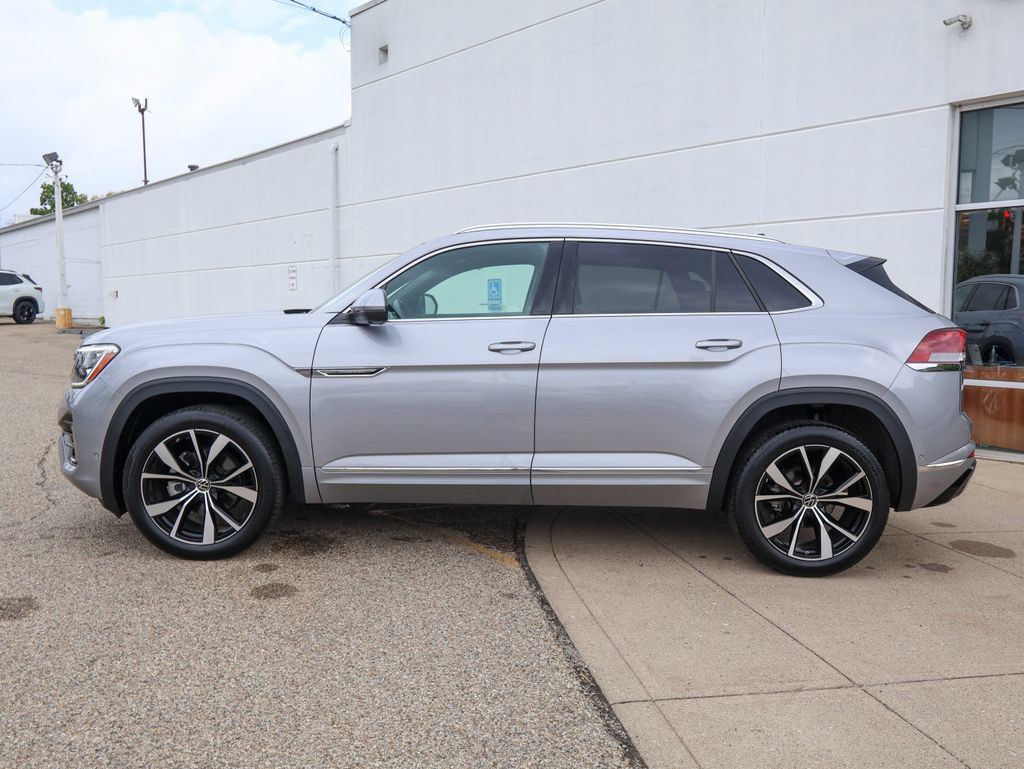 Used 2024 Volkswagen Atlas Cross Sport SEL Premium R-Line AWD/4WD image 2