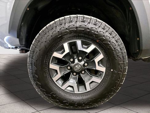 Used 2020 Toyota Tacoma TRD Off-Road image 9