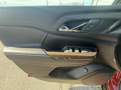 Used 2023 GMC Acadia SLE w/ Driver Convenience Package image 11