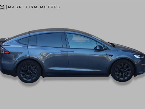 Used 2023 Tesla Model X image 3