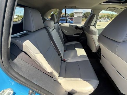 Used 2020 Toyota RAV4 XLE Premium image 12