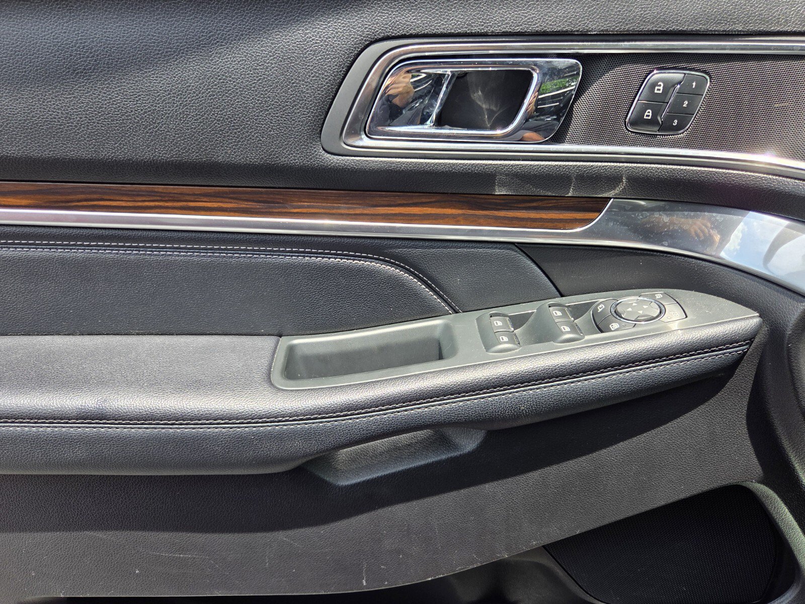 Used 2018 Ford Explorer Limited FWD image 30