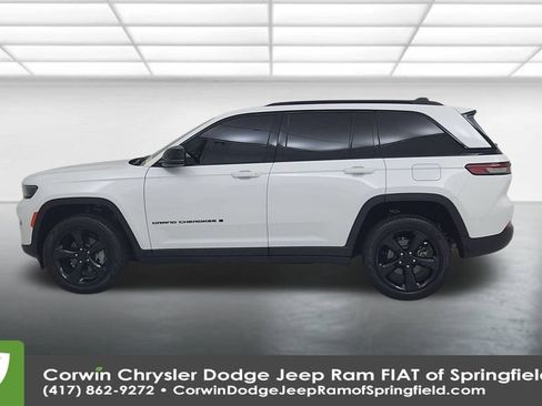 Certified 2023 Jeep Grand Cherokee Limited w/ Black Appearance Package image 9