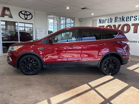Used 2017 Ford Escape SE FWD image 7