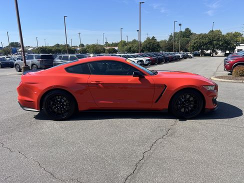 Used 2016 Ford Mustang Shelby GT350 w/ Technology Package RWD image 4