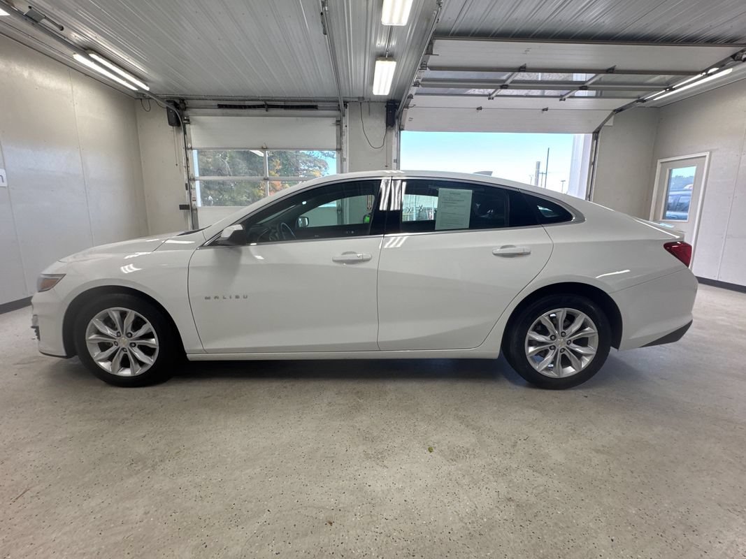 Used 2024 Chevrolet Malibu LT FWD image 2
