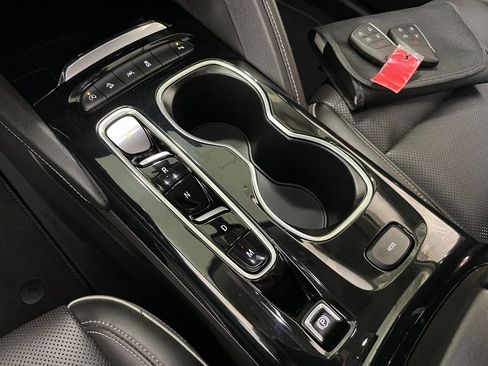 Used 2021 Buick Envision Essence w/ Technology Package I image 33