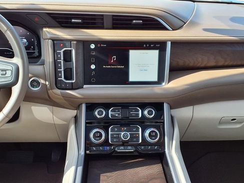 Used 2022 GMC Yukon XL Denali RWD image 9