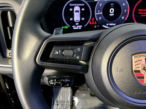 Certified 2025 Porsche Cayenne image 27