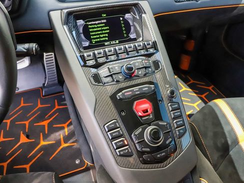 Used 2019 Lamborghini Aventador SVJ AWD/4WD image 13