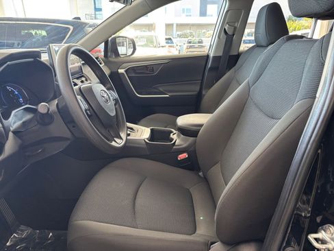 Used 2025 Toyota RAV4 LE image 28