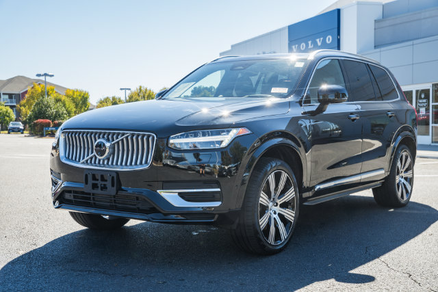 Certified 2024 Volvo XC90 T8 Ultimate w/ Lounge Package AWD/4WD image 3
