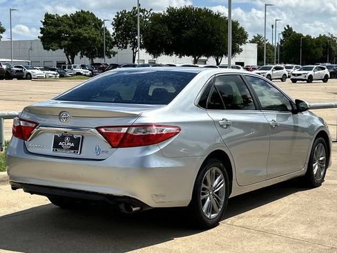 Used 2017 Toyota Camry SE FWD image 4