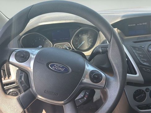 Used 2013 Ford Focus SE FWD image 9