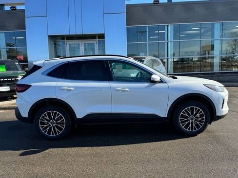 New 2026 Ford Escape SE w/ PHEV Premium Package FWD image 31