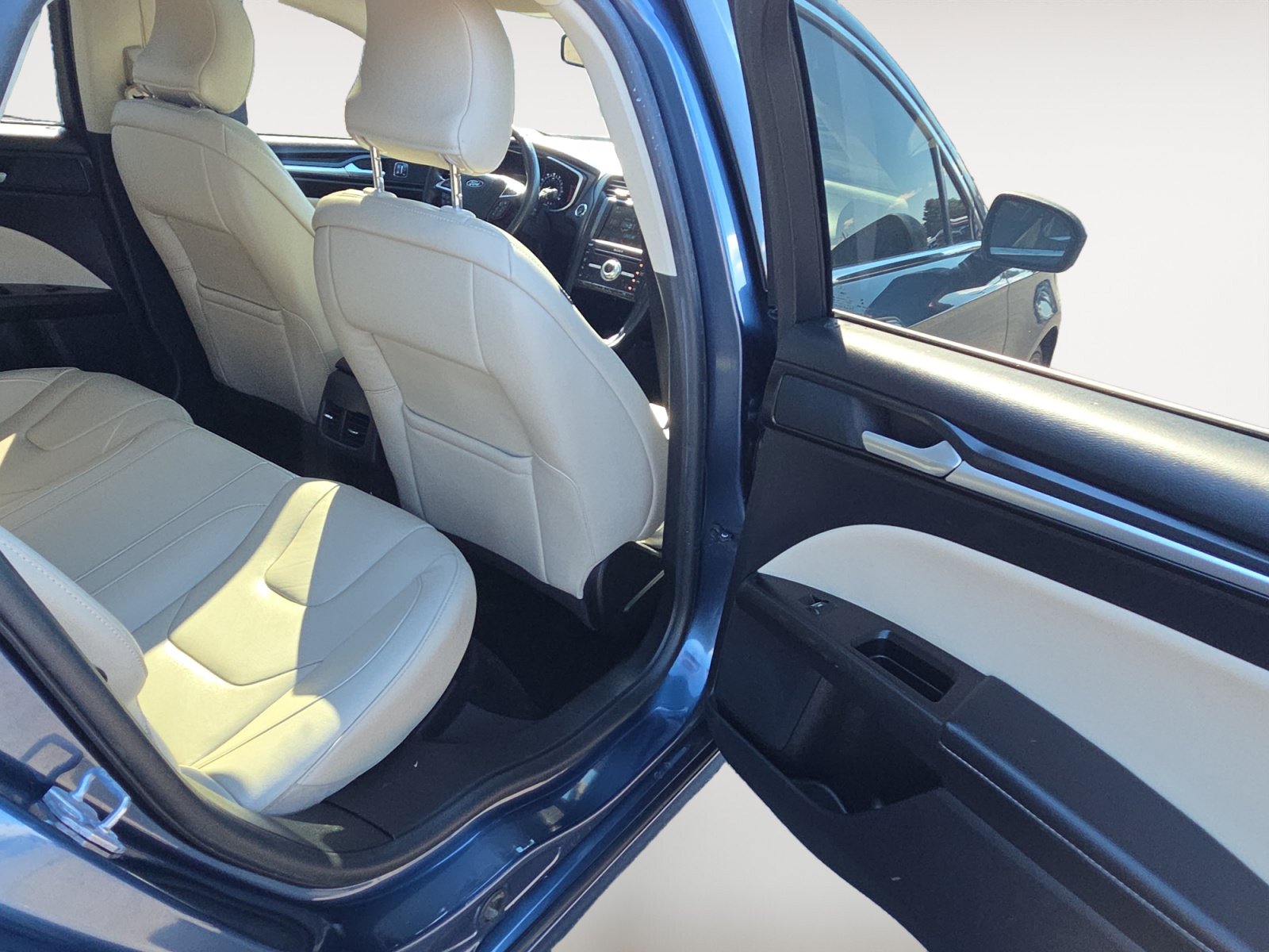 Used 2018 Ford Fusion Titanium AWD/4WD image 12
