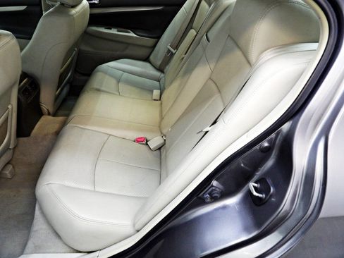 Used 2010 INFINITI G37 x Sedan AWD/4WD image 10