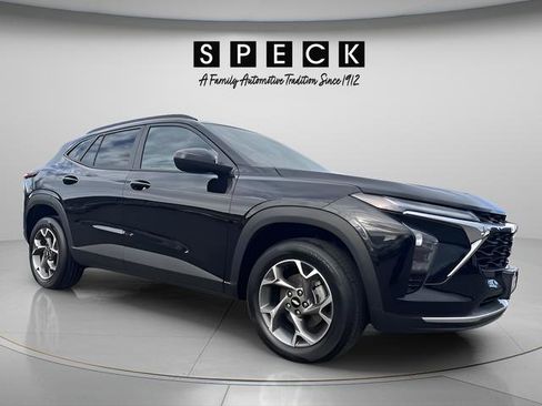 Used 2025 Chevrolet Trax LT image 7