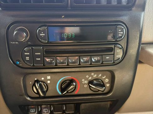 Used 2006 Jeep Wrangler Unlimited w/ Premium Audio Group AWD/4WD image 14