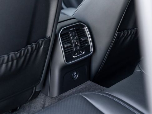 New 2026 Porsche Macan image 36